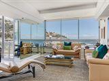 Classic Ocean View Apartment